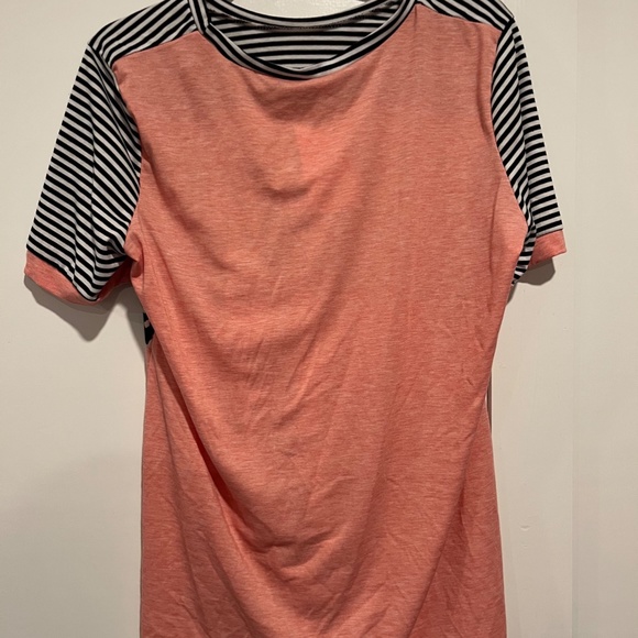 Knotted front boutique tee - Picture 2 of 2